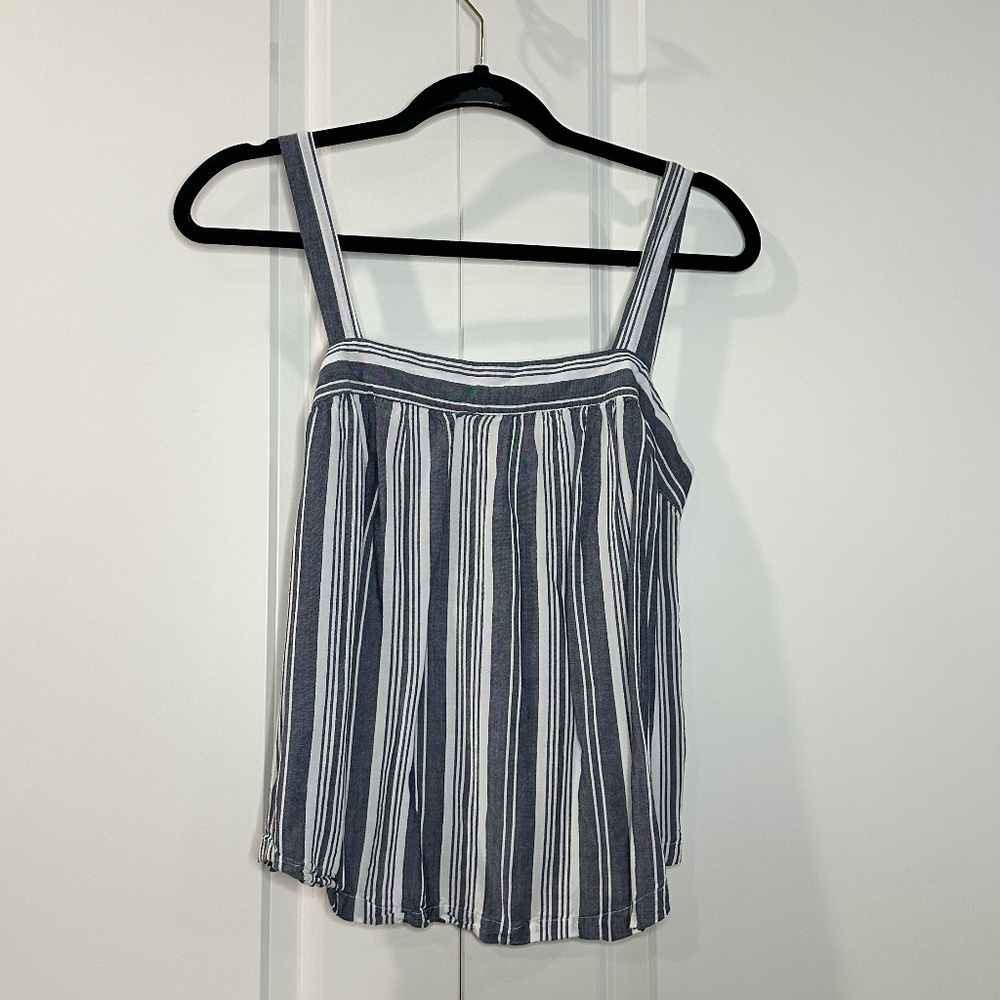 Blue and white Universal Thread Top Size M